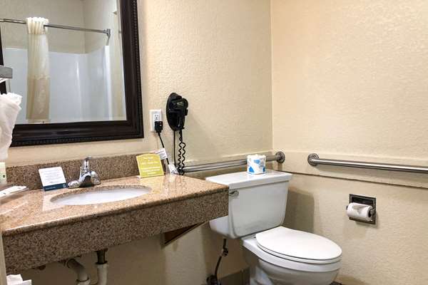  - Quality Inn Topeka - I-470, Exit 1B