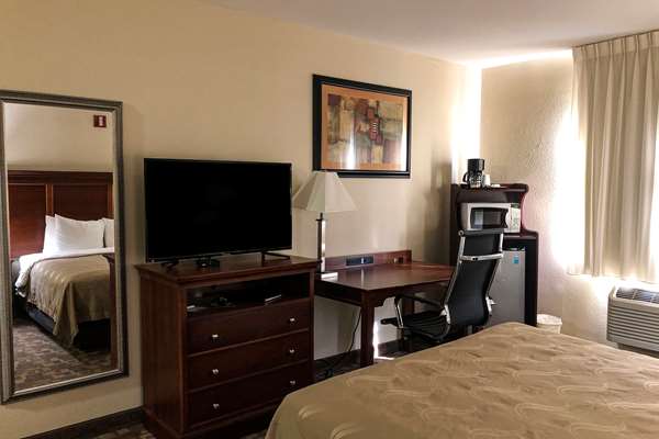  - Quality Inn Topeka - I-470, Exit 1B