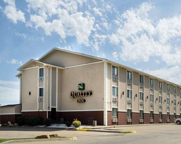Exterior view - Quality Inn Topeka - I-470, Exit 1B
