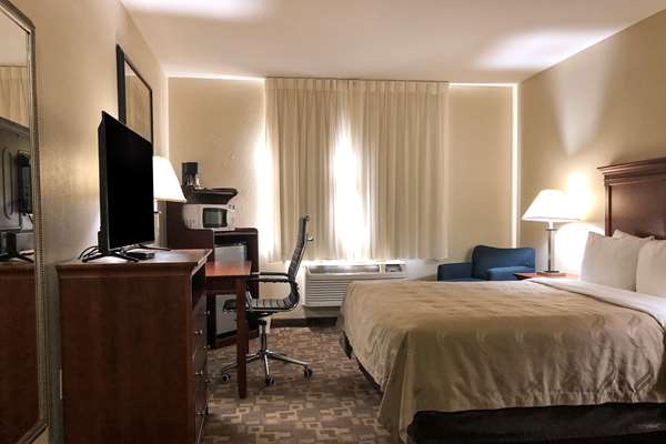  - Quality Inn Topeka - I-470, Exit 1B