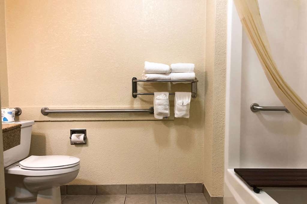 QUALITY INN I-70 AT WANAMAKER-guestroom-Guest Room,Bathroom,On-Site.jpg