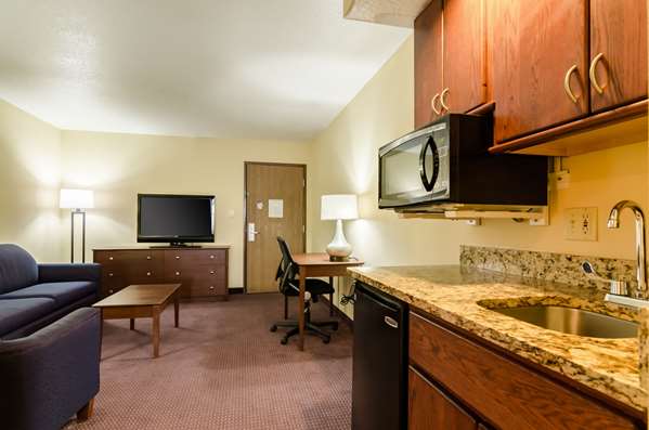 Suite - Comfort Inn Colby - I-70, Exit 53
