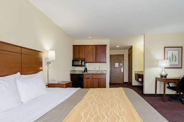 Suite - Comfort Inn Colby - I-70, Exit 53