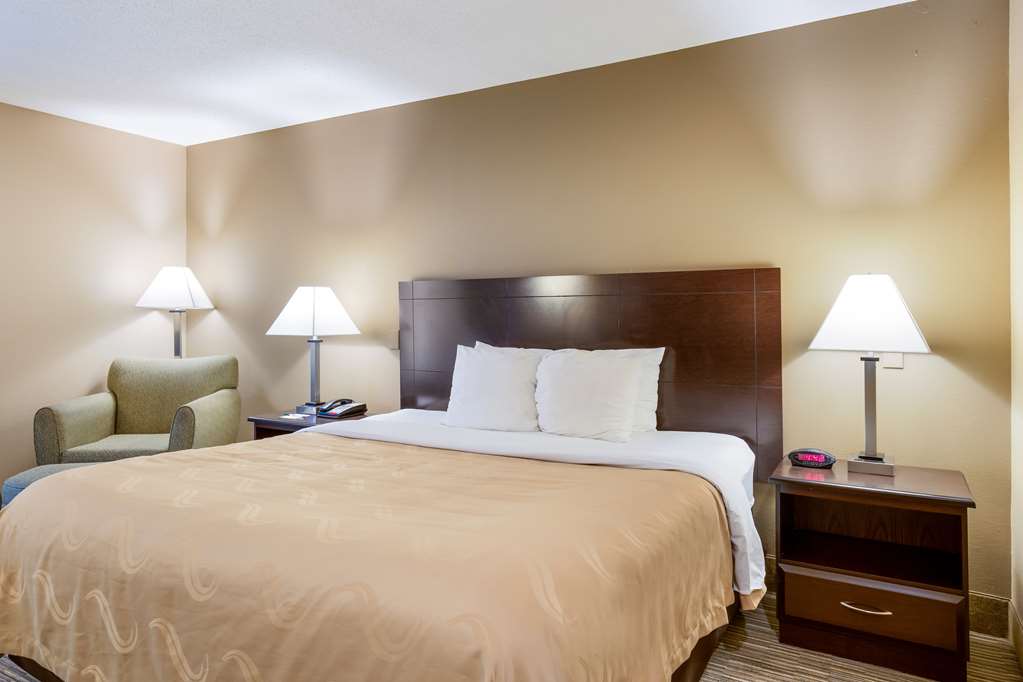 QUALITY INN I-70 NEAR KANSAS SPEEDW-guestroom-Guest Room,On-Site.jpg