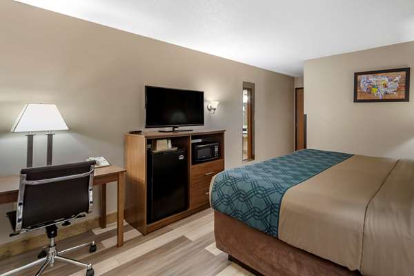  - Econo Lodge Hays - I-70, Exit 159