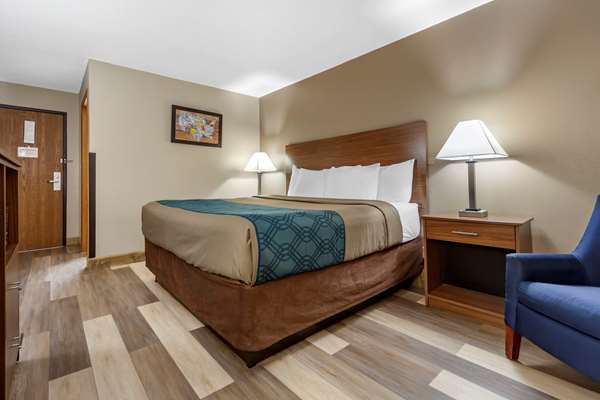  - Econo Lodge Hays - I-70, Exit 159