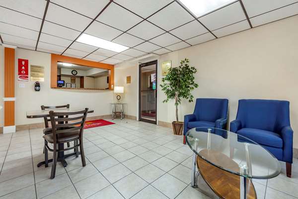  - Econo Lodge Hays - I-70, Exit 159