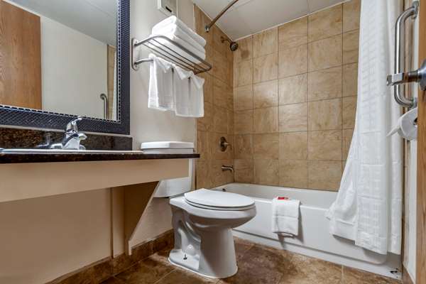  - Econo Lodge Hays - I-70, Exit 159