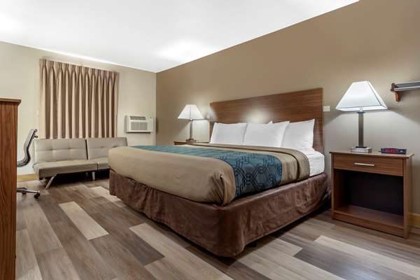  - Econo Lodge Hays - I-70, Exit 159