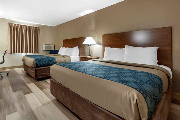  - Econo Lodge Hays - I-70, Exit 159