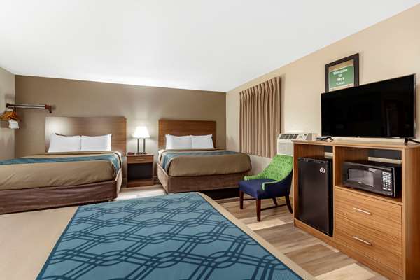  - Econo Lodge Hays - I-70, Exit 159