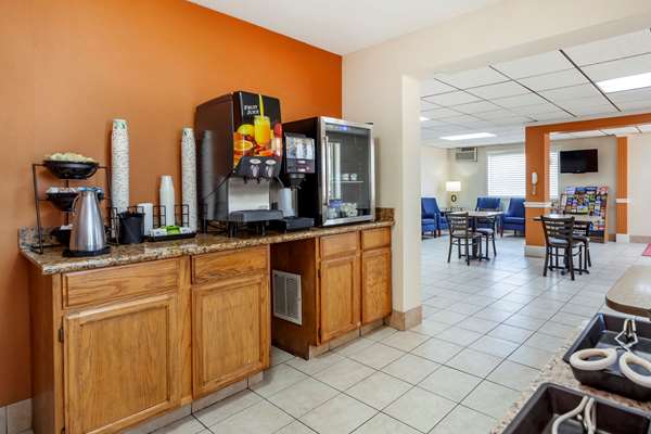 Amenities - Econo Lodge Hays - I-70, Exit 159