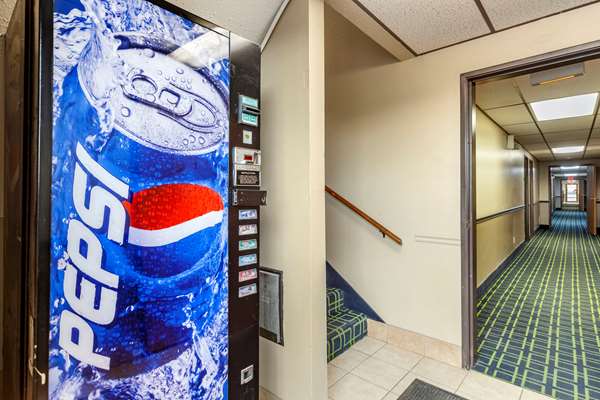  - Econo Lodge Hays - I-70, Exit 159