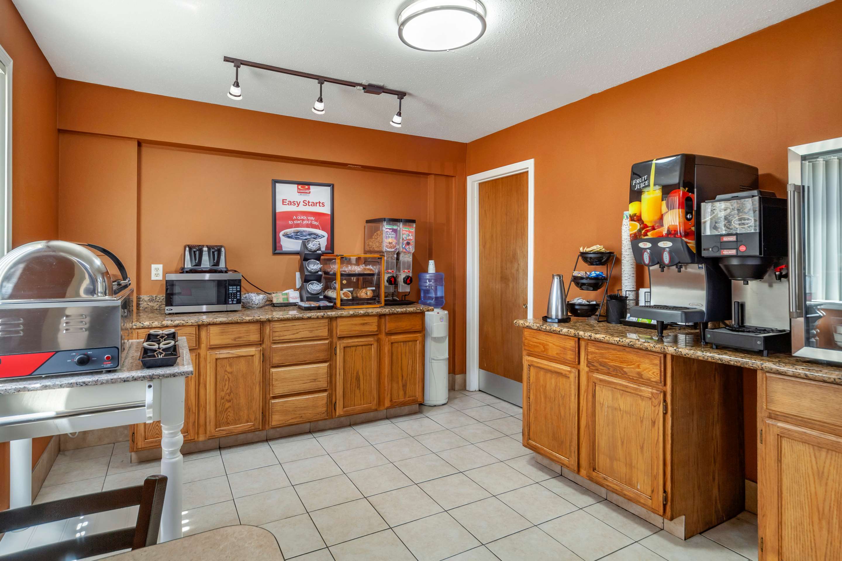Breakfast counter | Econo Lodge Hays I-70