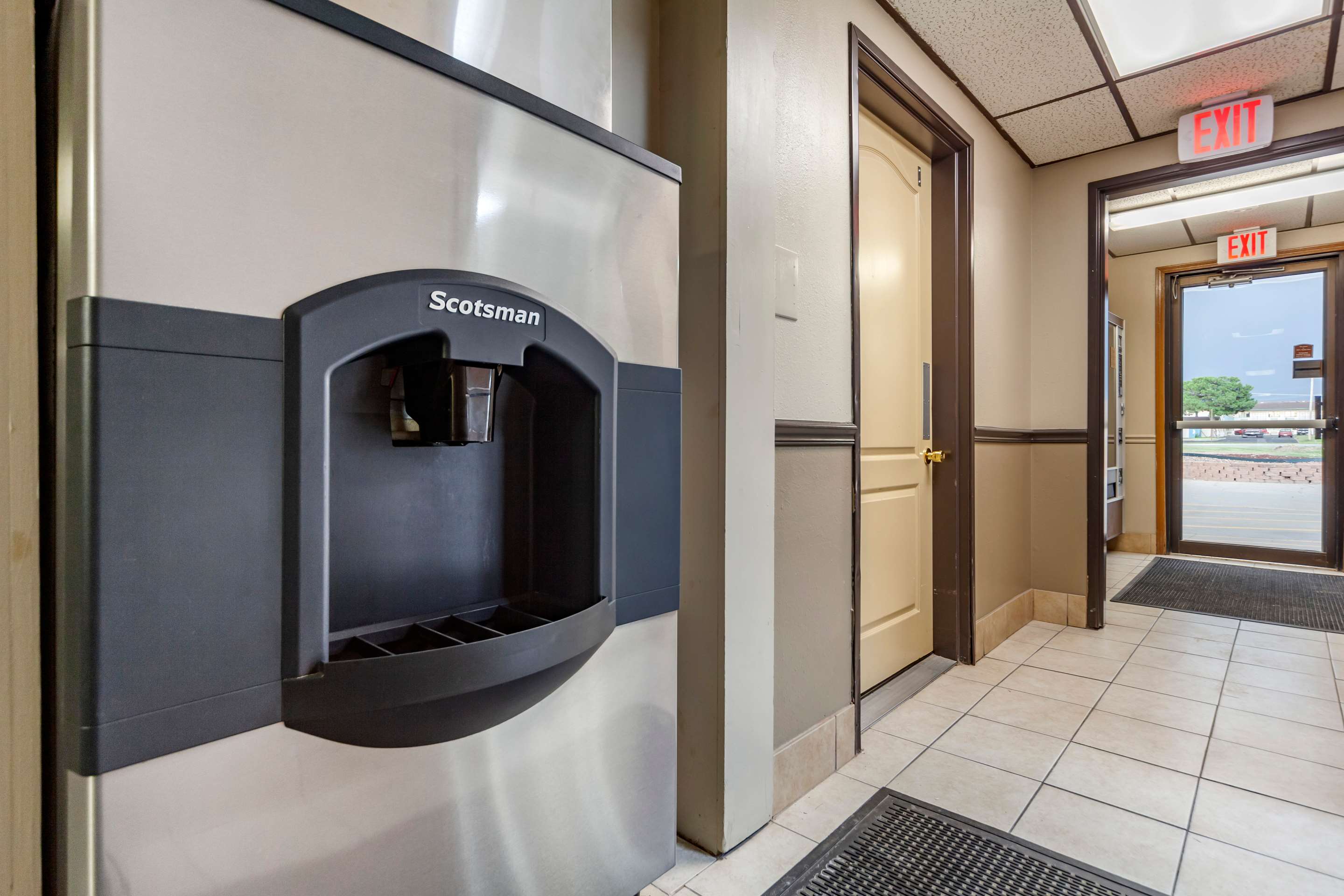 Ice machine | Econo Lodge Hays I-70