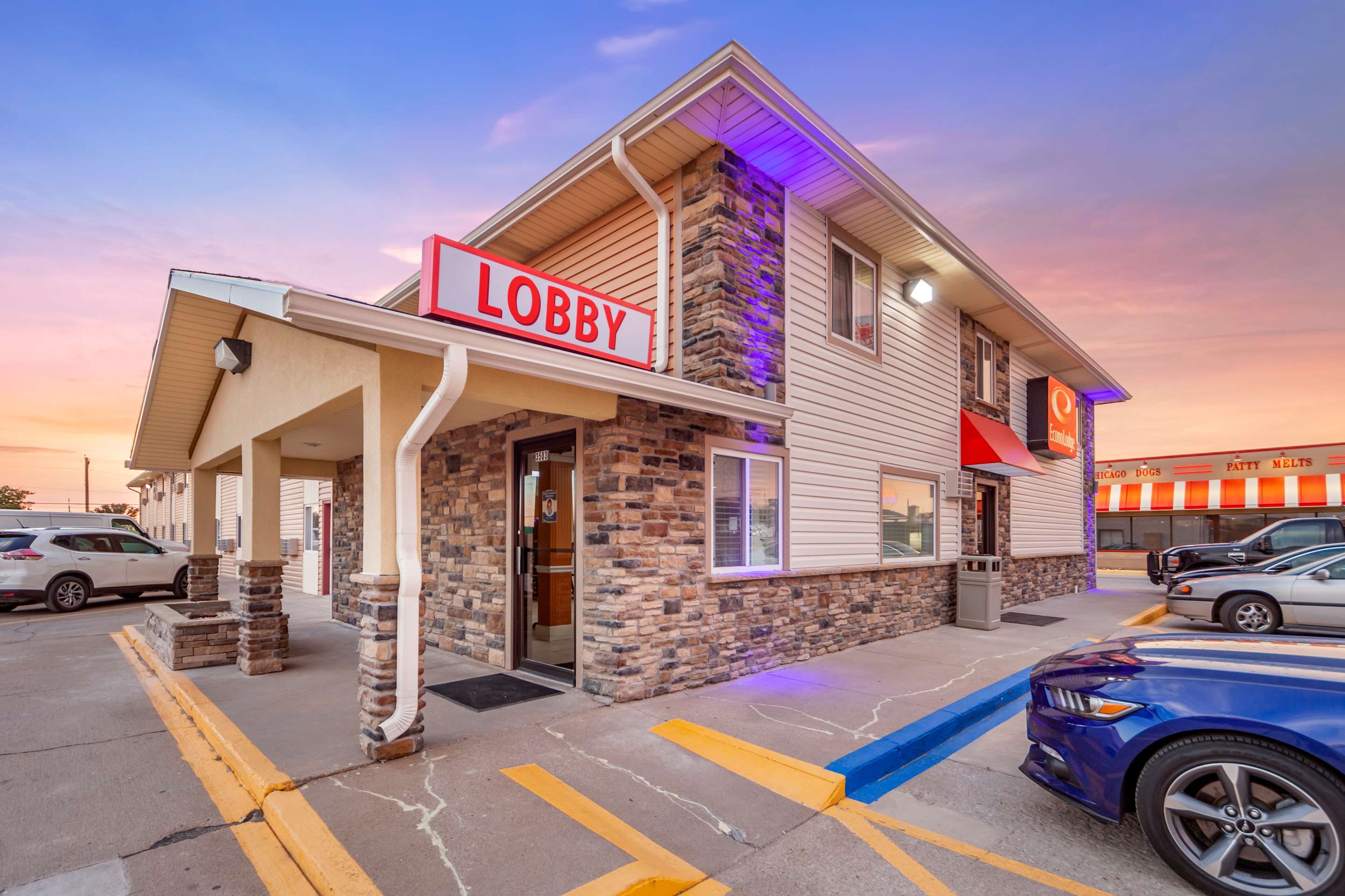 Hotel exterior | Econo Lodge Hays I-70