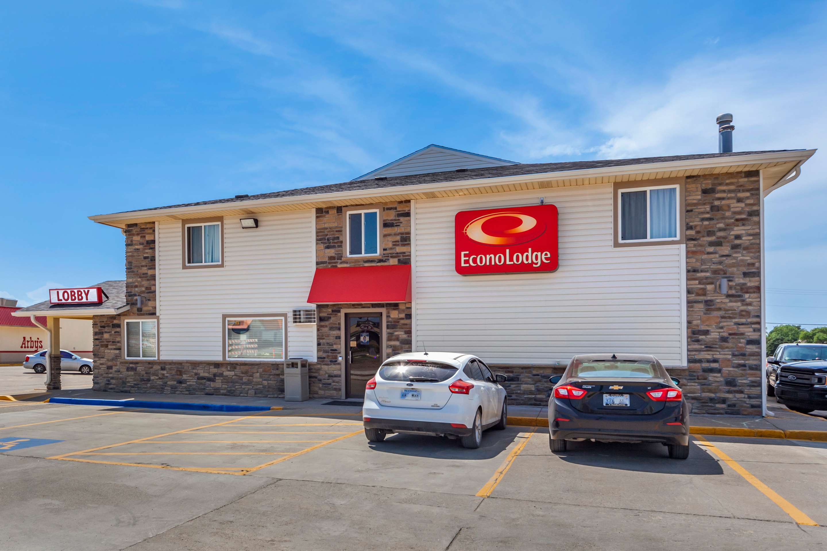 Hotel exterior | Econo Lodge Hays I-70