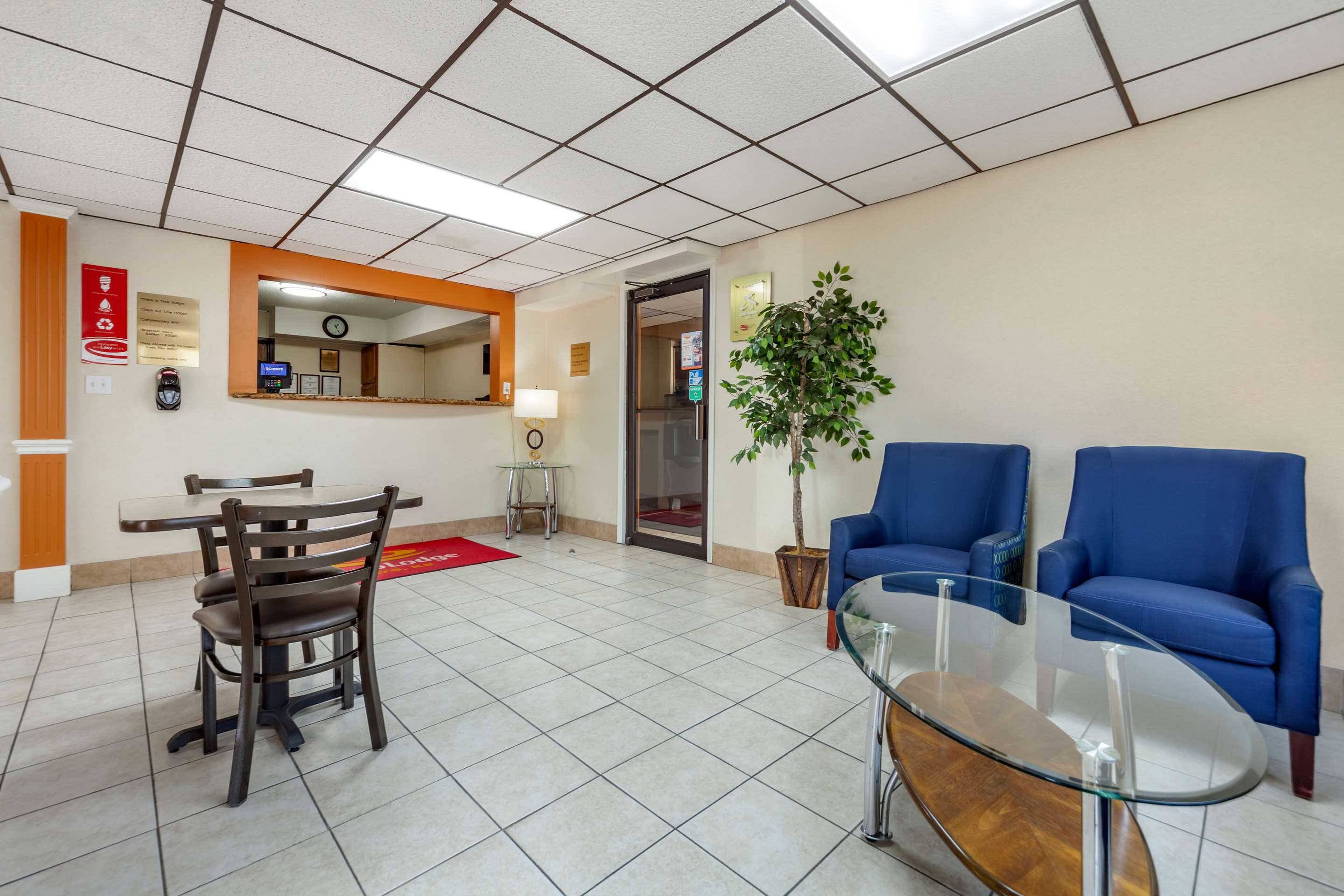 Hotel lobby | Econo Lodge Hays I-70
