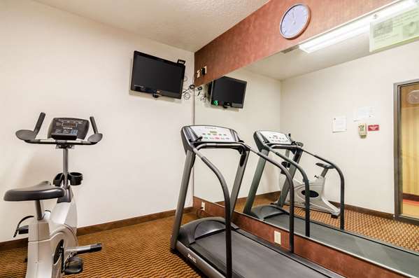 Fitness/ Exercise Room - Quality Inn Manhattan