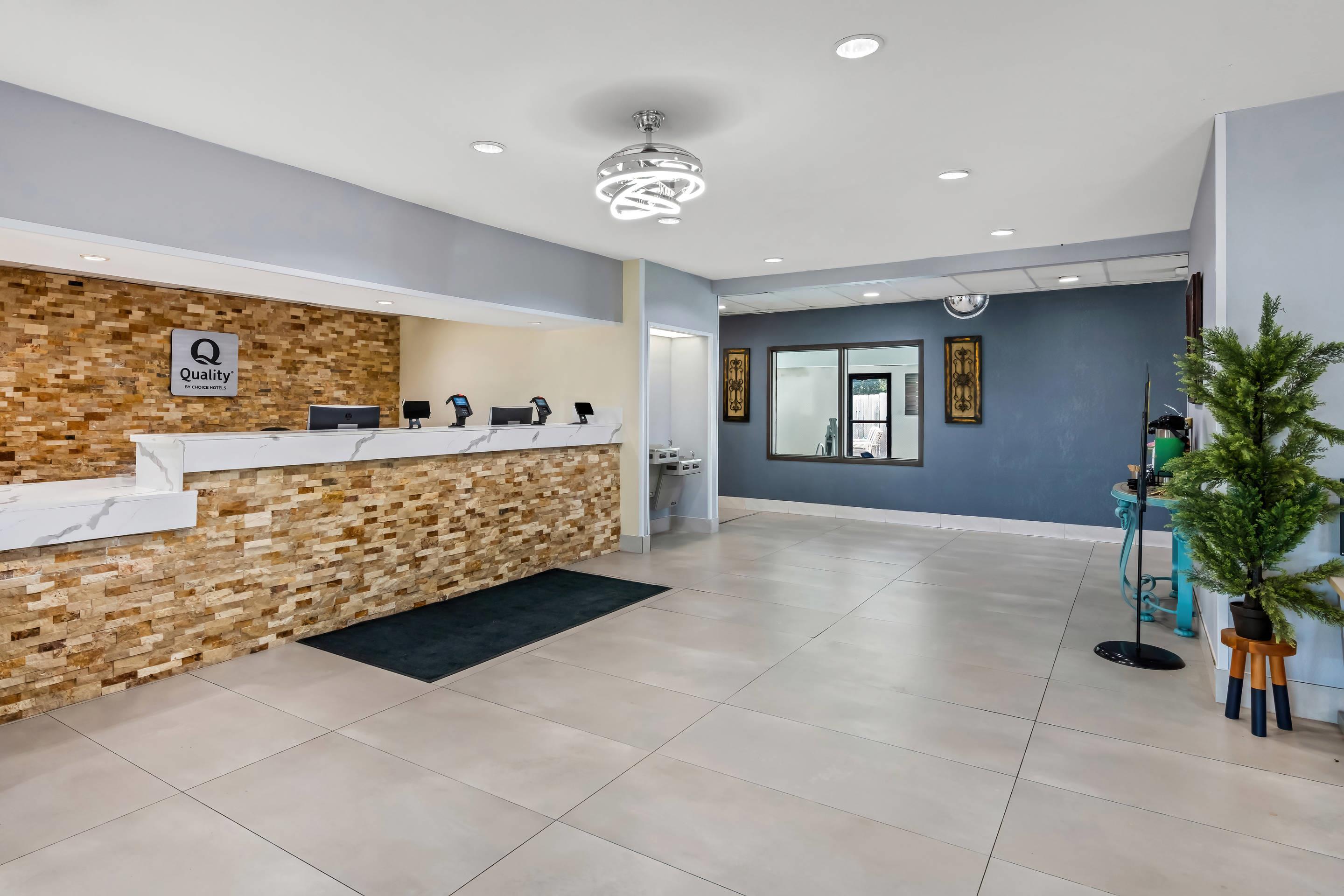 Front desk | Quality Inn & Suites