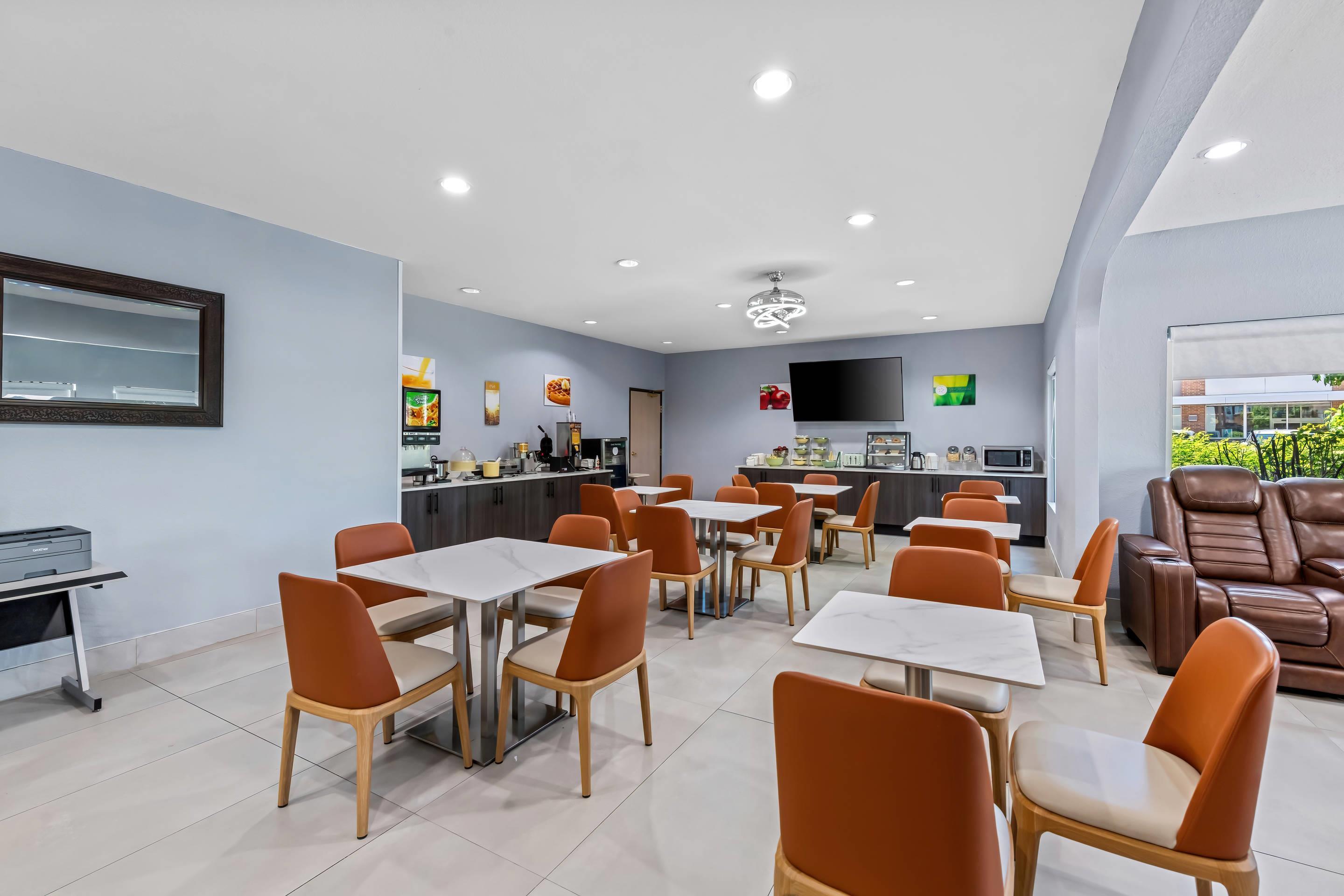Enjoy breakfast in this seating area | Quality Inn & Suites