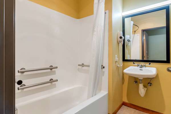  - Quality Inn Lenexa - I-35, Exit 224
