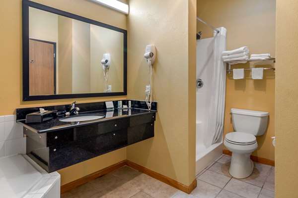  - Quality Inn Lenexa - I-35, Exit 224