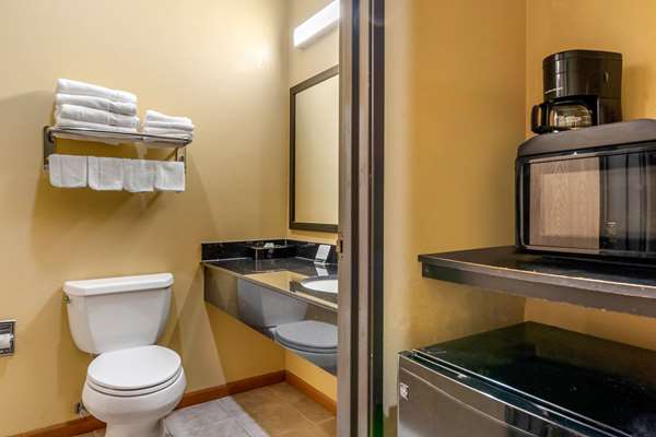  - Quality Inn Lenexa - I-35, Exit 224