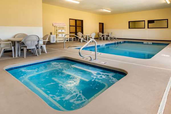 Pool - Quality Inn Lenexa - I-35, Exit 224