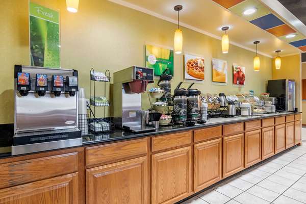 Amenities - Quality Inn Lenexa - I-35, Exit 224
