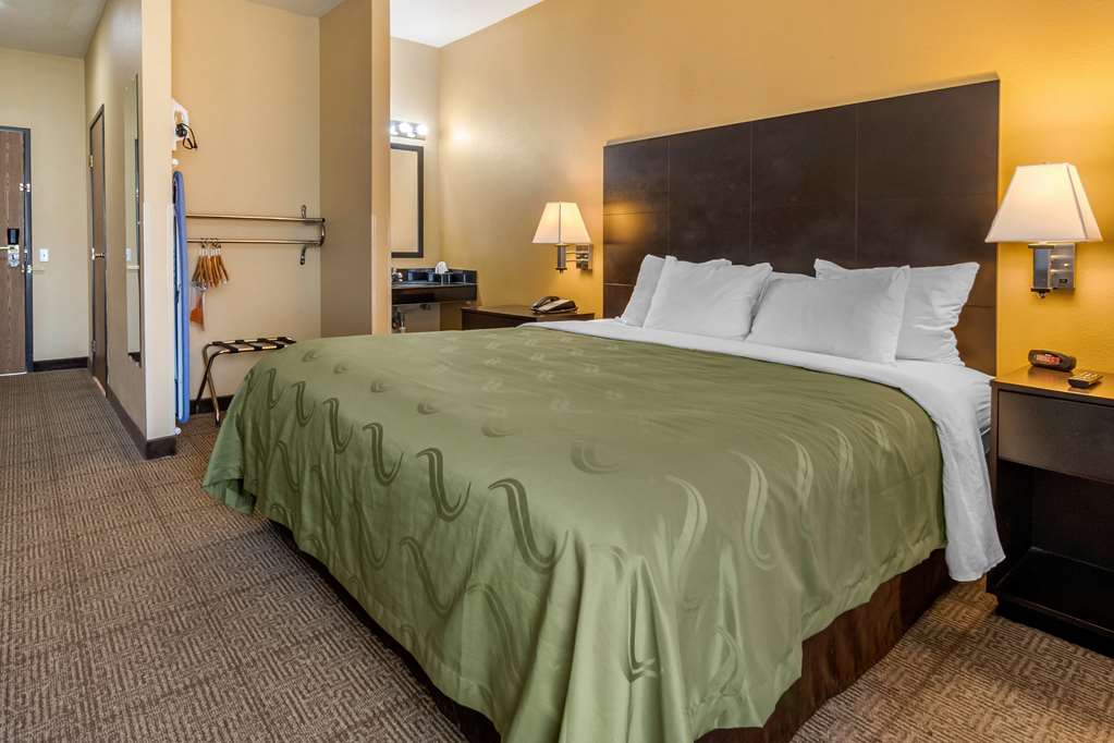 QUALITY INN AND SUITES LENEXA KANSA-guestroom-Guest Room,On-Site.jpg