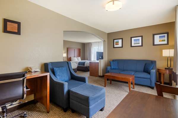 Suite - Comfort Inn & Suites Pittsburg