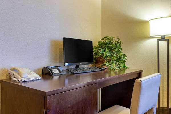 Conference Area - Comfort Inn & Suites Pittsburg