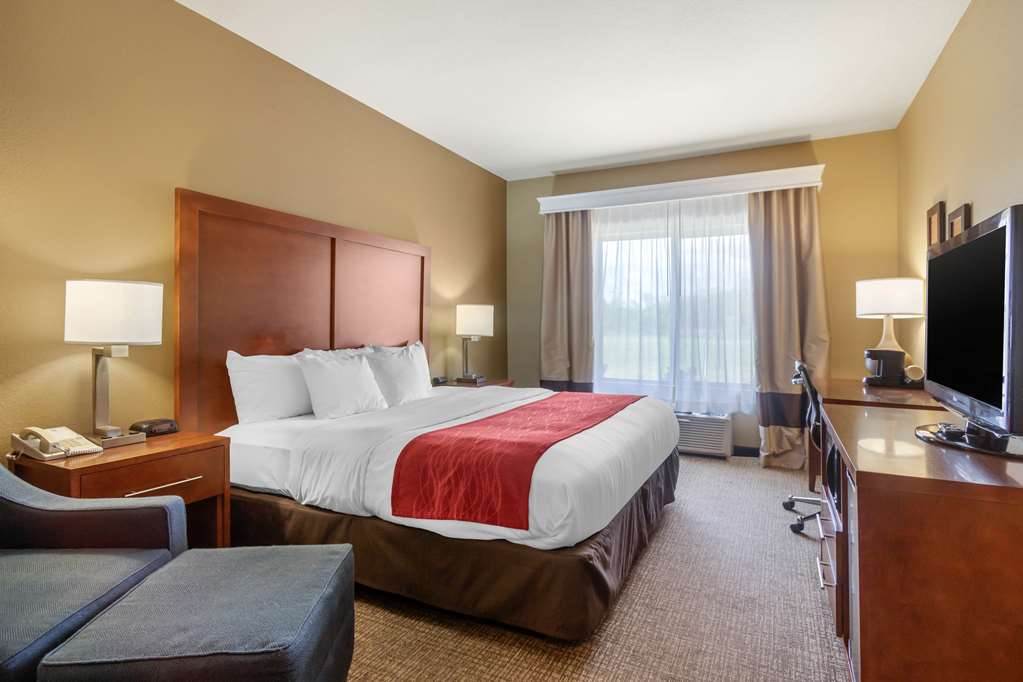COMFORT INN AND SUITES PITTSBURG KS-guestroom-Guest Room,On-Site.jpg