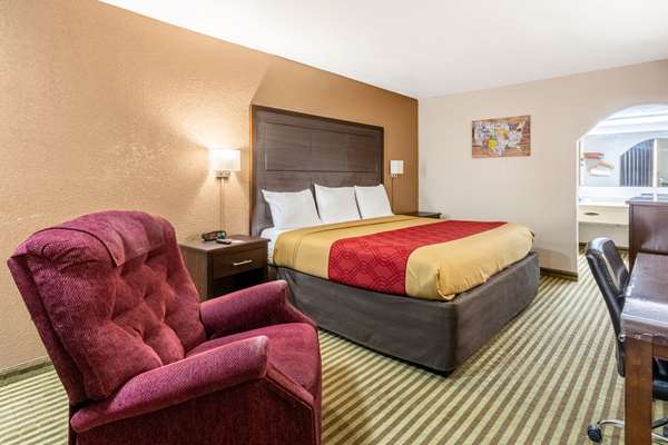 - Econo Lodge Winfield