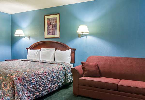  - Econo Lodge WaKeeney