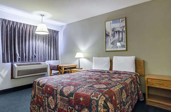  - Econo Lodge WaKeeney