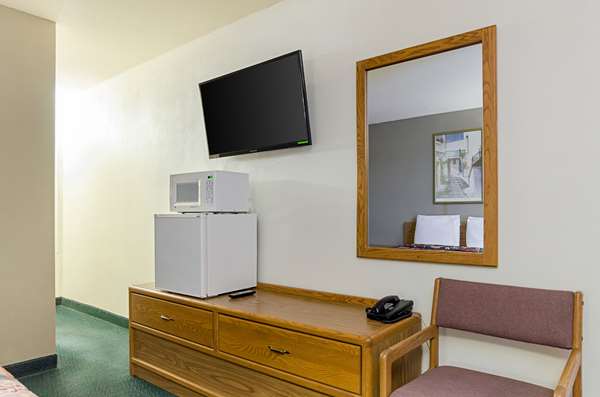  - Econo Lodge WaKeeney