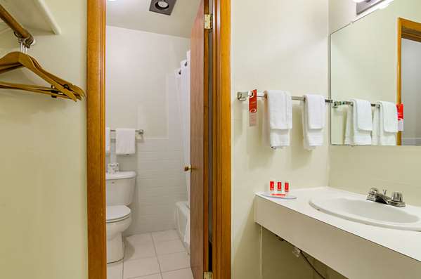  - Econo Lodge WaKeeney