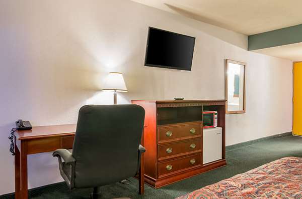  - Econo Lodge WaKeeney