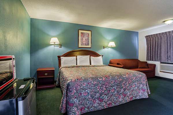 - Econo Lodge WaKeeney