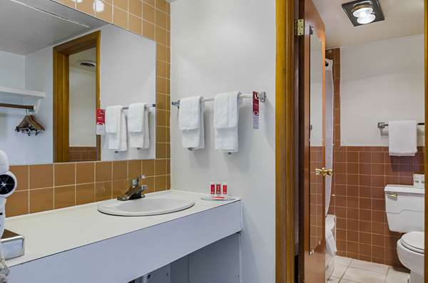  - Econo Lodge WaKeeney