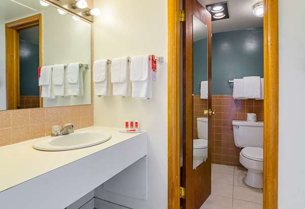  - Econo Lodge WaKeeney