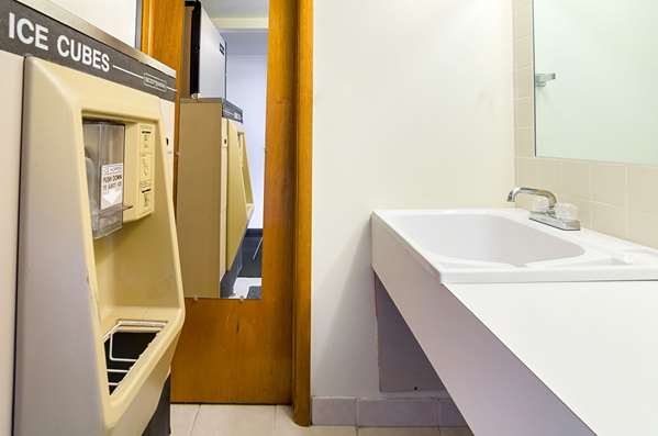  - Econo Lodge WaKeeney