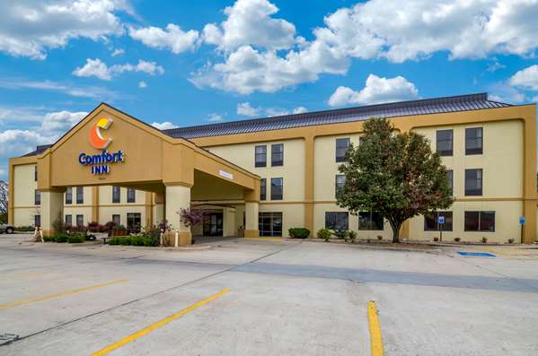 Exterior view - Comfort Inn Ottawa - I-35, Exit 183