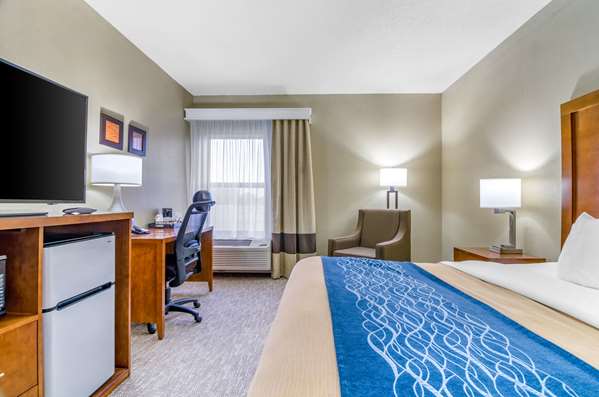  - Comfort Inn Ottawa - I-35, Exit 183