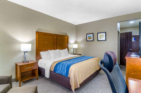  - Comfort Inn Ottawa - I-35, Exit 183