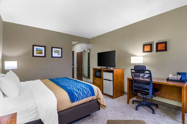 - Comfort Inn Ottawa - I-35, Exit 183