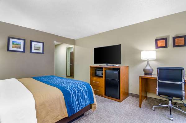  - Comfort Inn Ottawa - I-35, Exit 183