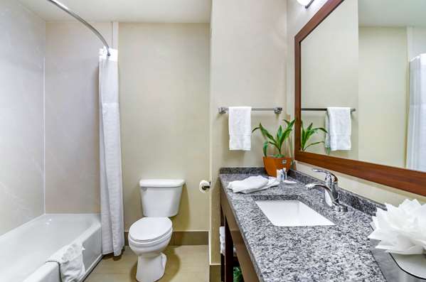  - Comfort Inn Ottawa - I-35, Exit 183